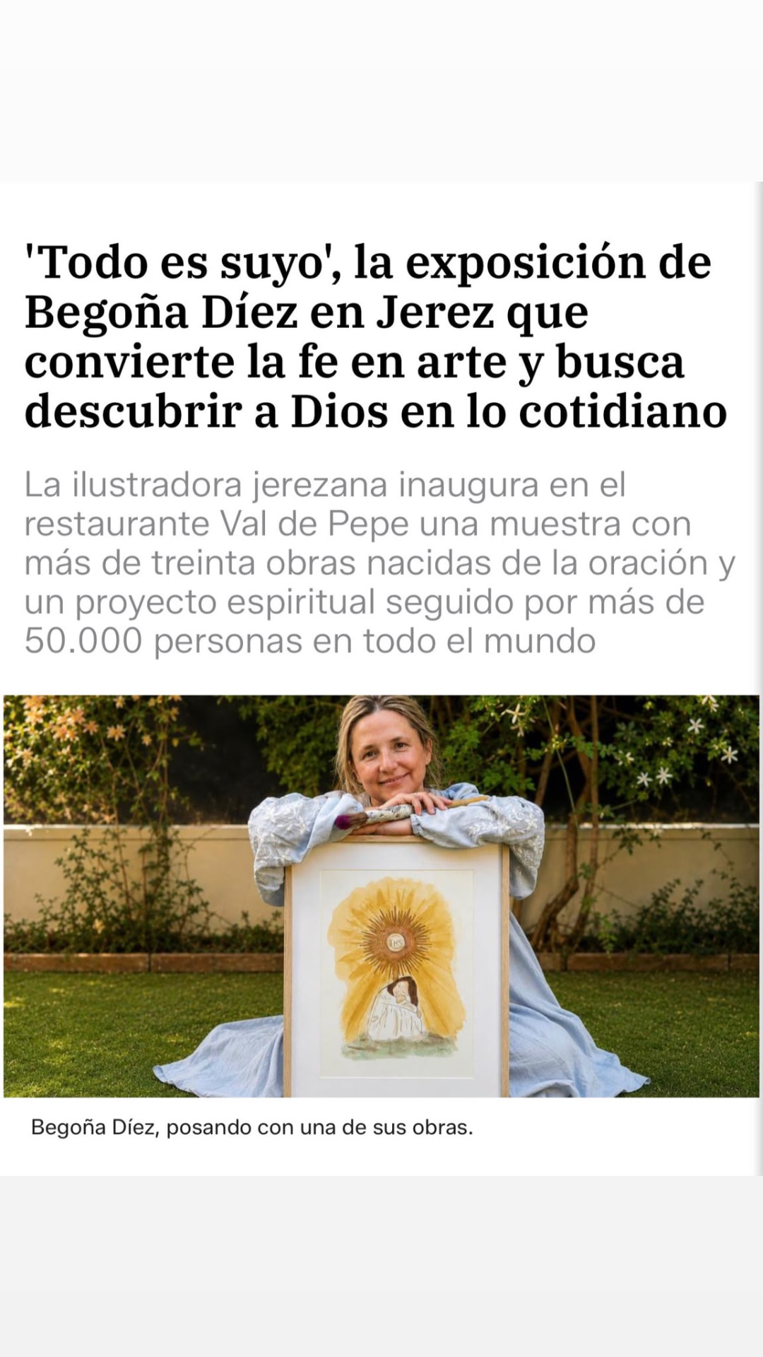 Recorte de prensa sobre la exposición Todo es suyo, con una fotografía de Bego Díez sosteniendo una acuarela